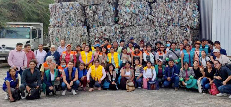 The Bolivian Waste Pickers' Network is born and demands that their rights are fulfilled.