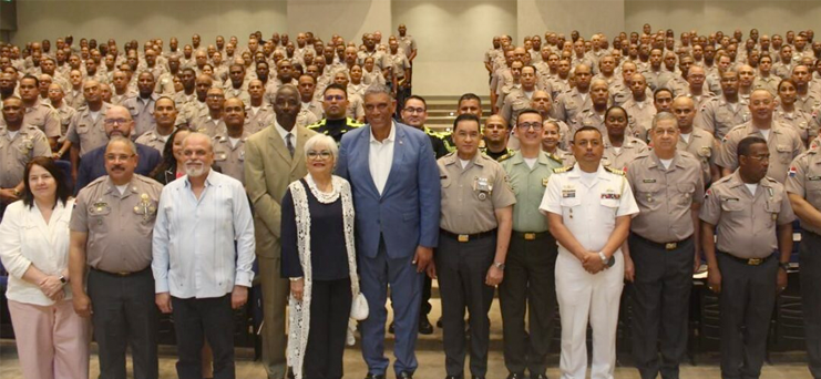 Director general de la Policía Nacional, generales y coroneles culminan con éxito taller ‘Liderazgo en la transformación policial’.