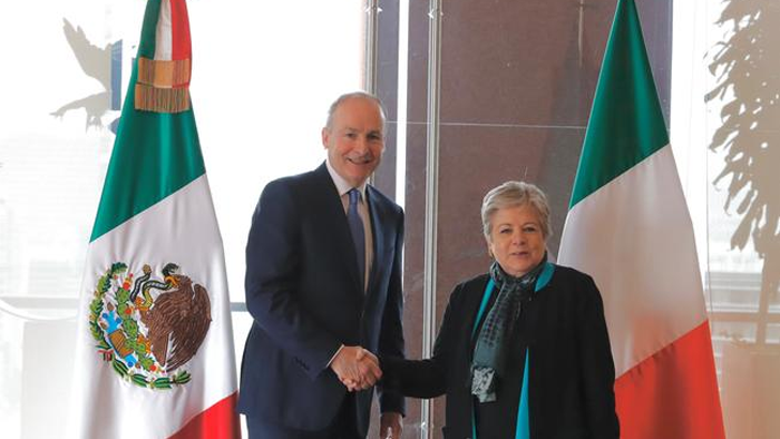 La canciller mexicana Alicia Bárcena recibe al vice primer ministro de Asuntos Exteriores y Defensa de Irlanda, Micheál Martin